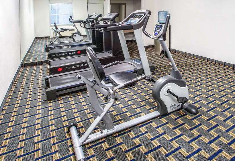 هتل Days Inn By Wyndham Roanoke Near I81