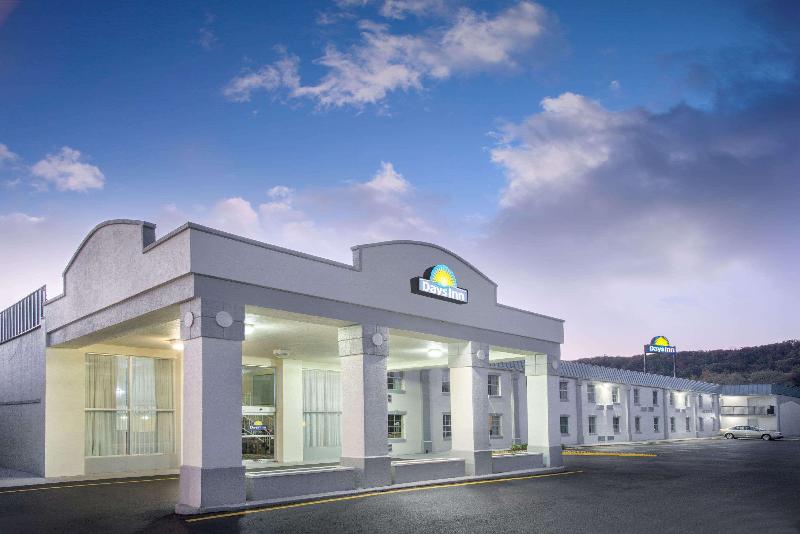 هتل Days Inn By Wyndham Roanoke Near I81