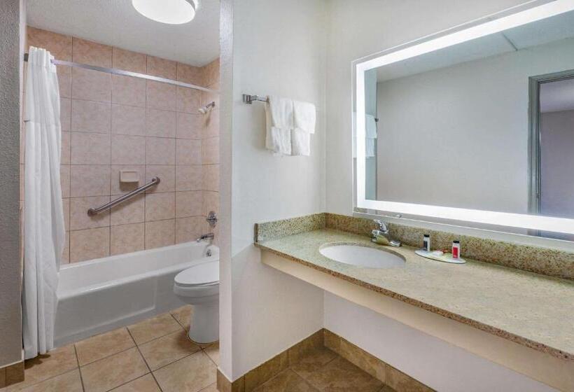 هتل Days Inn By Wyndham Roanoke Near I81
