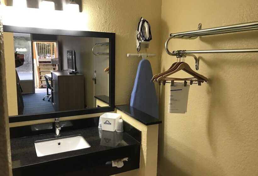 酒店 Days Inn By Wyndham Salem, Il