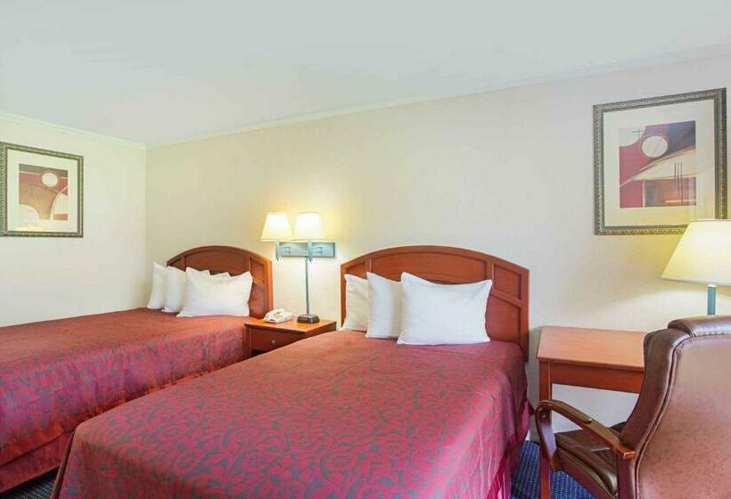 בית מלון כפרי Days Inn By Wyndham Tallahasseegovernment Center