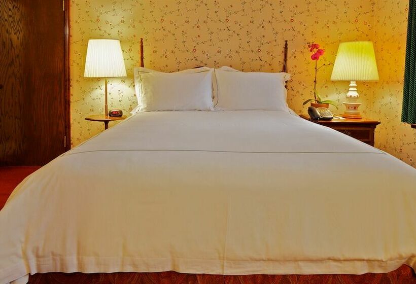 Отель Deer Path Inn
