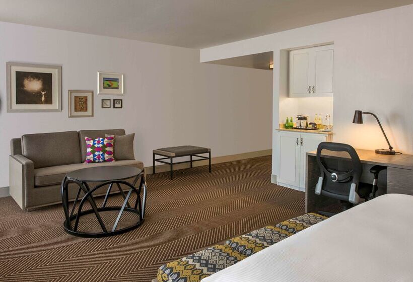 בית מלון כפרי Doubletree By Hilton Austin