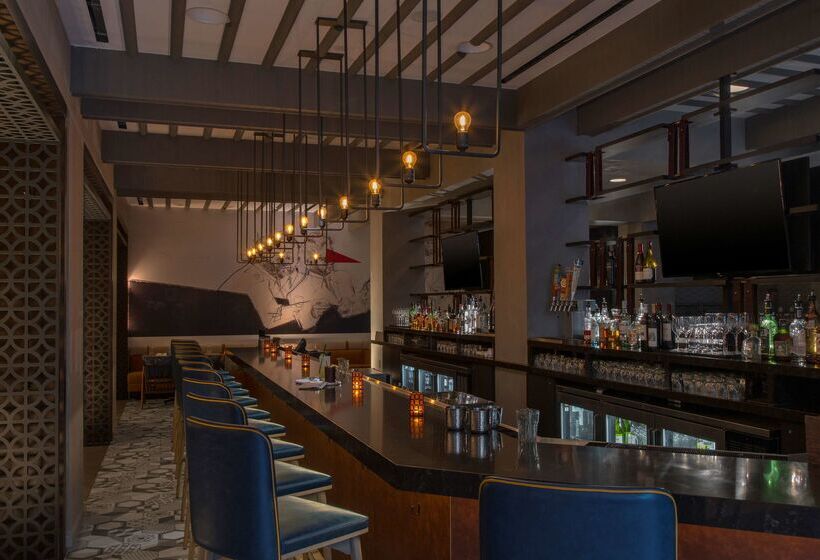 בית מלון כפרי Doubletree By Hilton Austin