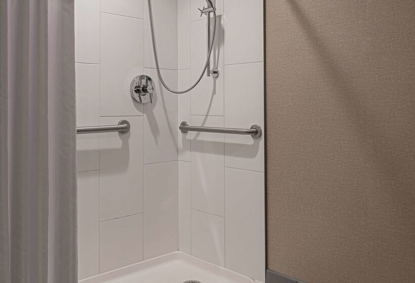 בית מלון כפרי Doubletree By Hilton Austin