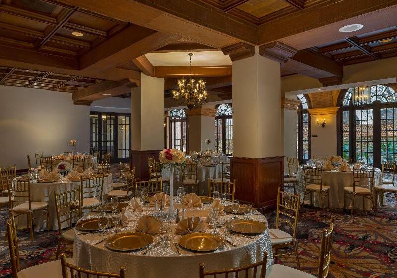 בית מלון כפרי Doubletree By Hilton Austin
