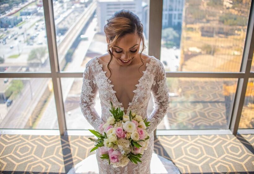 هتل Doubletree By Hilton Dallascampbell Centre