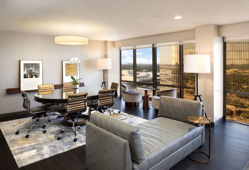 هتل Doubletree By Hilton Dallascampbell Centre