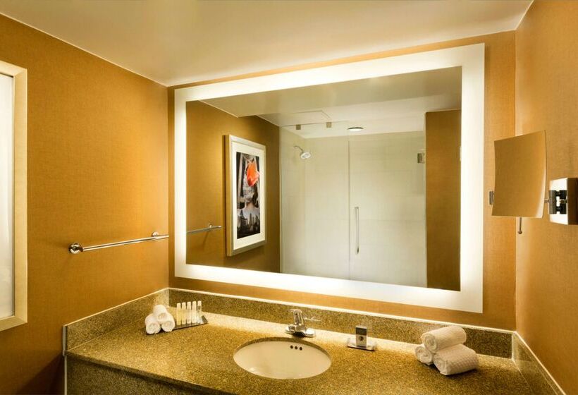 هتل Doubletree By Hilton Dallascampbell Centre