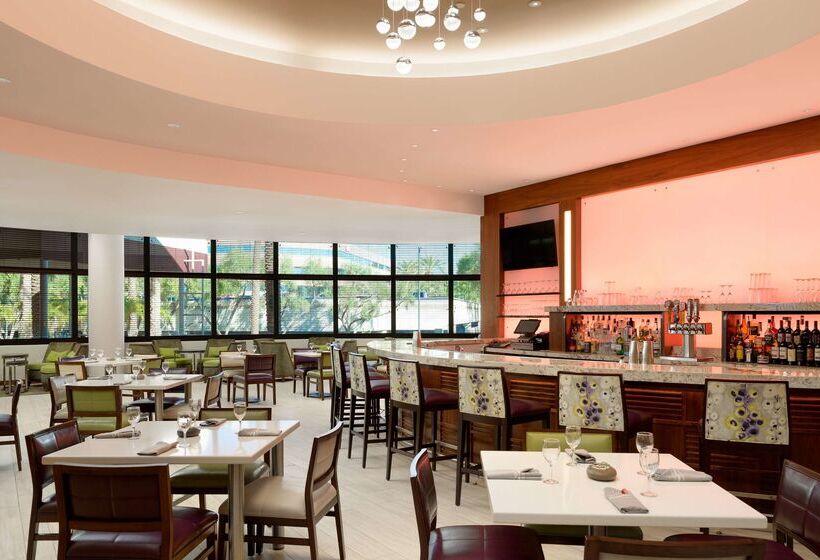 ホテル Doubletree Suites By Hilton Phoenix