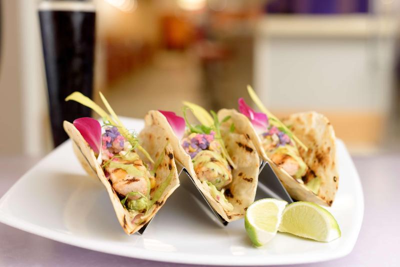 ホテル Doubletree Suites By Hilton Phoenix