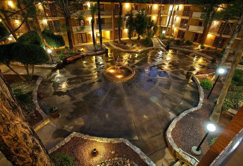 בית מלון כפרי Doubletree Suites By Hilton Tucson Airport