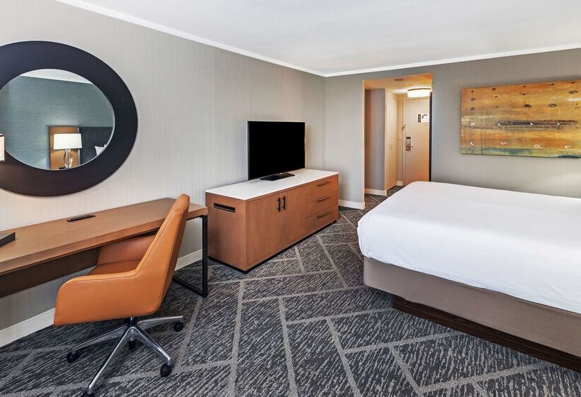 فندق Doubletree By Hilton Tulsa   Warren Place
