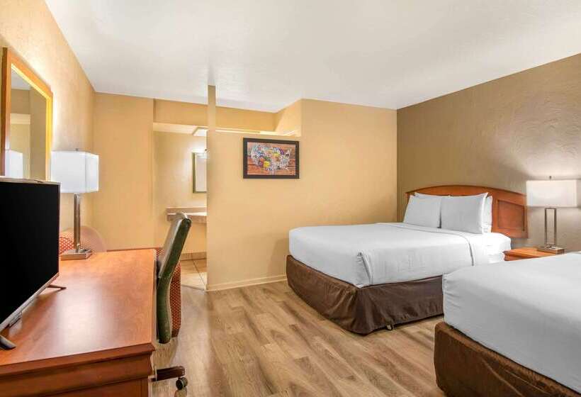 בית מלון כפרי Econo Lodge Inn & Suites Durango