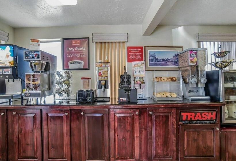 בית מלון כפרי Econo Lodge Downtown