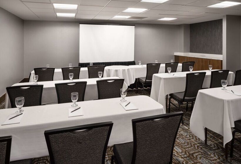 هتل Embassy Suites By Hilton Austin Central
