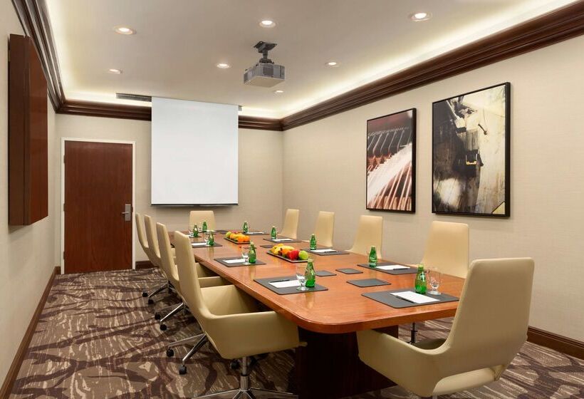 Отель Embassy Suites By Hilton Austin Downtown South Congress