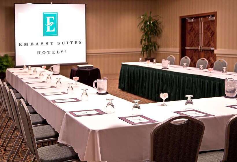 هتل Embassy Suites By Hilton Chicago Schaumburg Woodfield