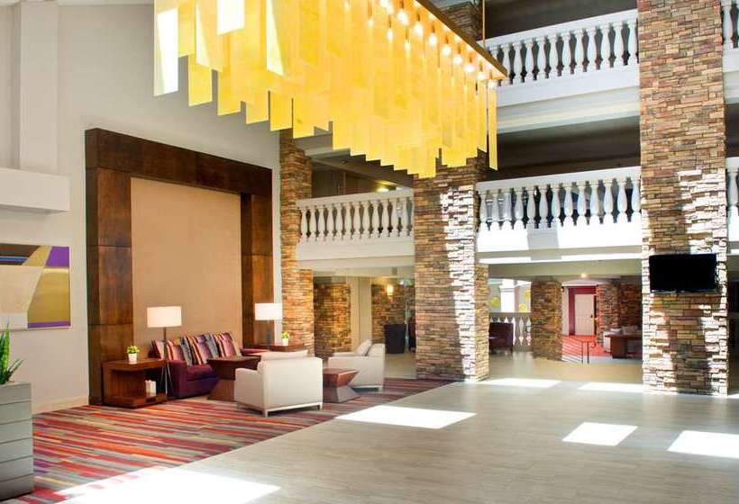 هتل Embassy Suites By Hilton Colorado Springs