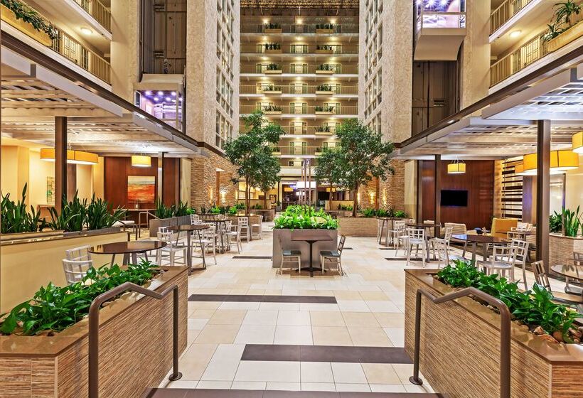 בית מלון כפרי Embassy Suites By Hilton Dallas Market Center