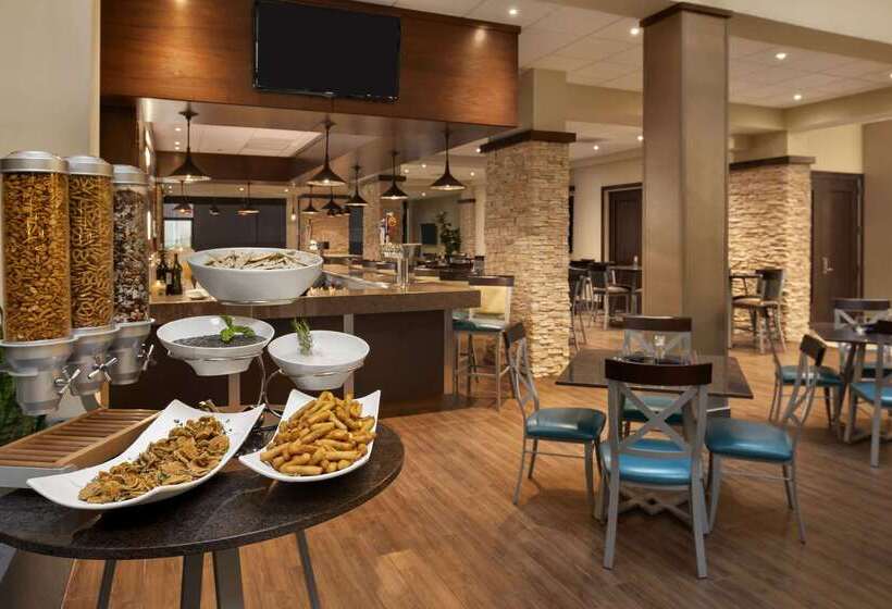 בית מלון כפרי Embassy Suites By Hilton Dallas Market Center