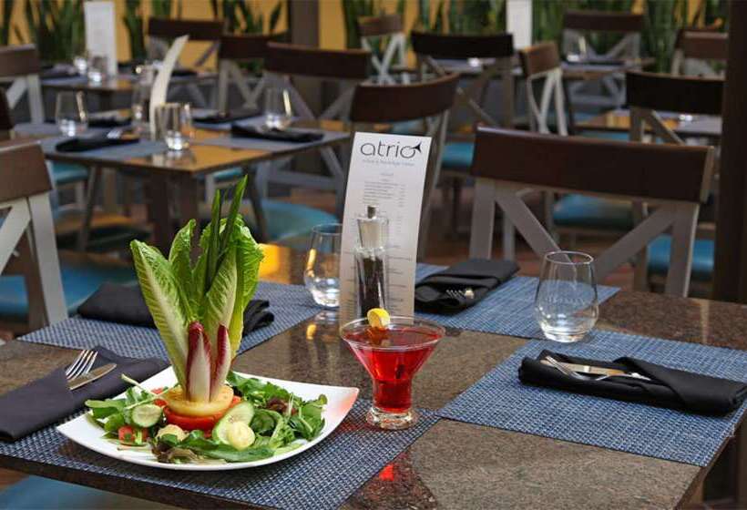 בית מלון כפרי Embassy Suites By Hilton Dallas Market Center