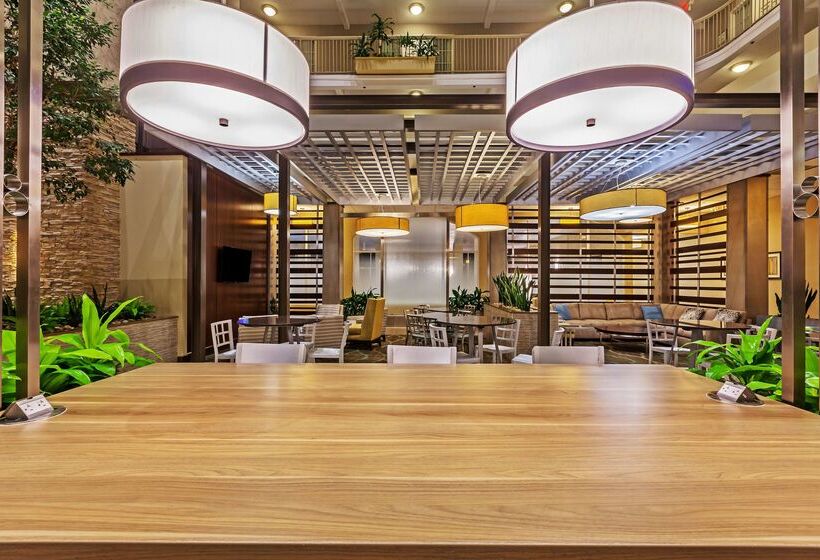 בית מלון כפרי Embassy Suites By Hilton Dallas Market Center