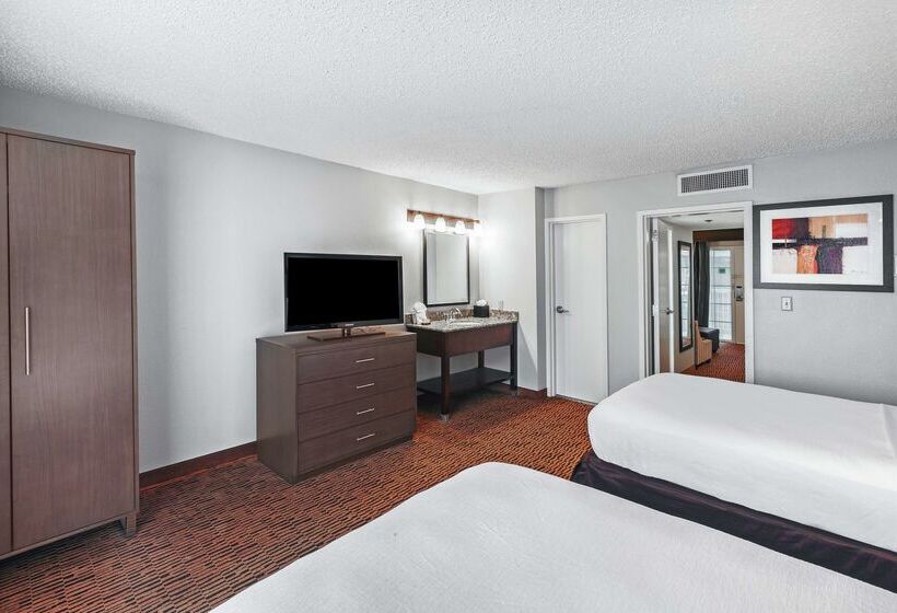 בית מלון כפרי Embassy Suites By Hilton Dallas Market Center