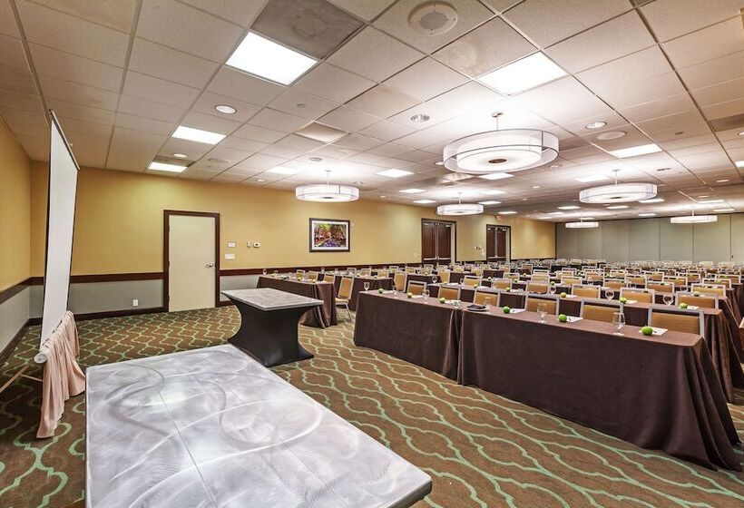 בית מלון כפרי Embassy Suites By Hilton Dallas Market Center