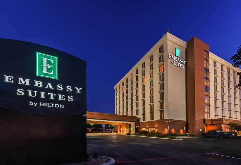 בית מלון כפרי Embassy Suites By Hilton Dallas Market Center