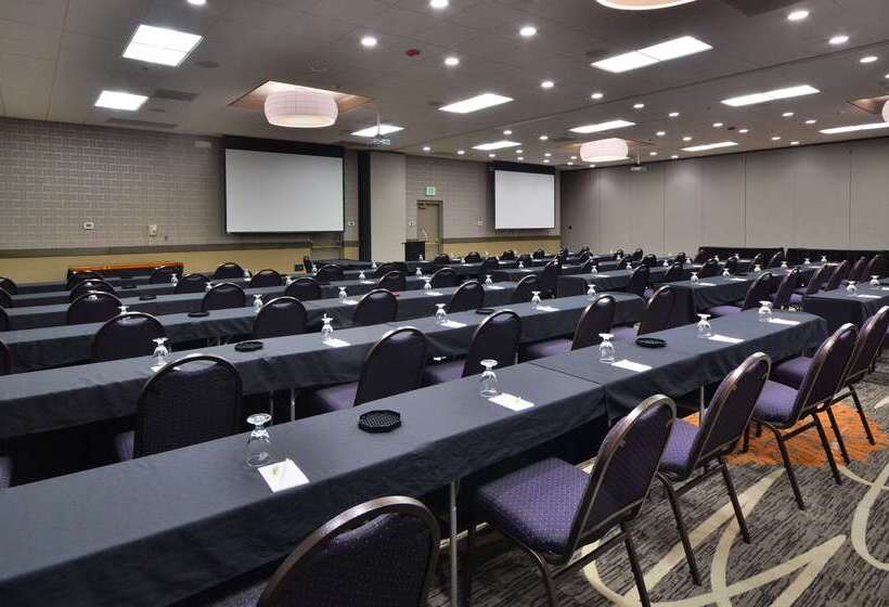 هتل Embassy Suites By Hilton Denver Central Park