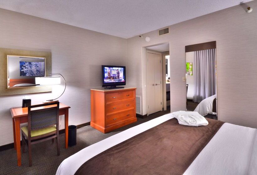 هتل Embassy Suites By Hilton Denver Central Park