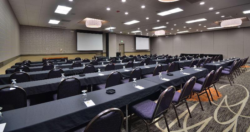 هتل Embassy Suites By Hilton Denver Central Park