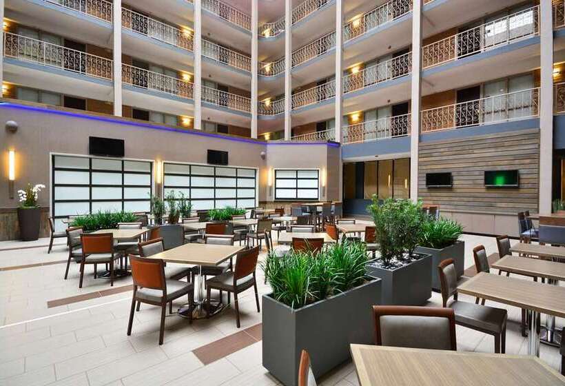 هتل Embassy Suites By Hilton Denver Central Park