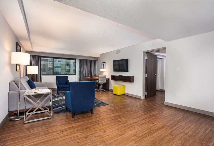 בית מלון כפרי Embassy Suites By Hilton Indianapolis Downtown