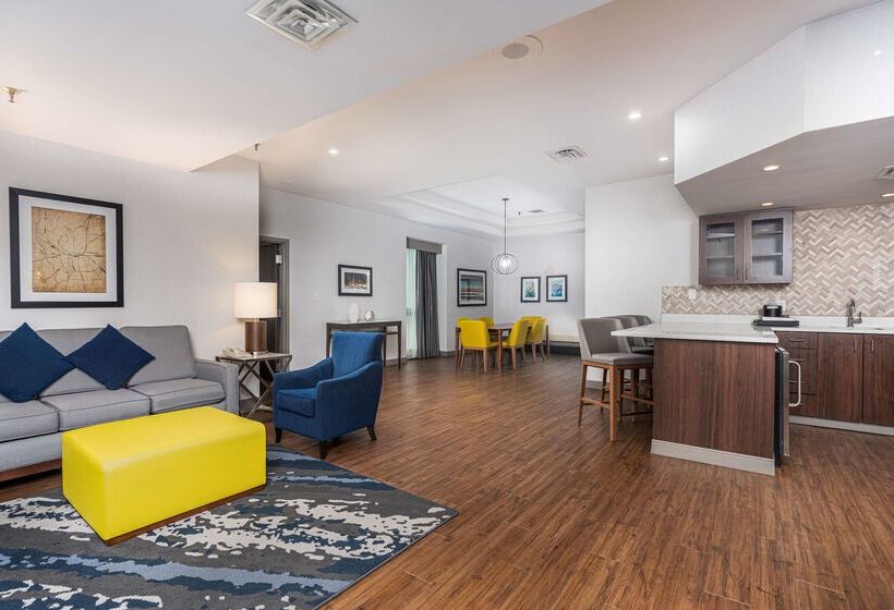 בית מלון כפרי Embassy Suites By Hilton Indianapolis Downtown