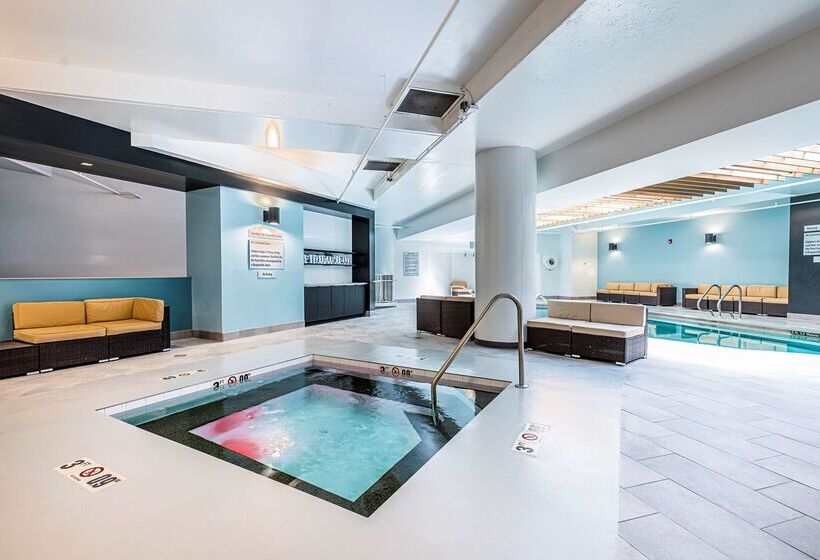בית מלון כפרי Embassy Suites By Hilton Indianapolis Downtown