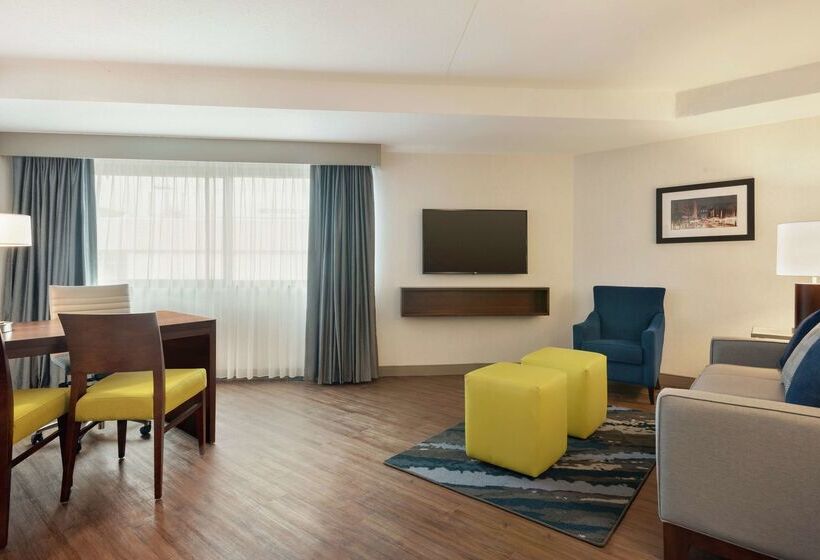 בית מלון כפרי Embassy Suites By Hilton Indianapolis Downtown