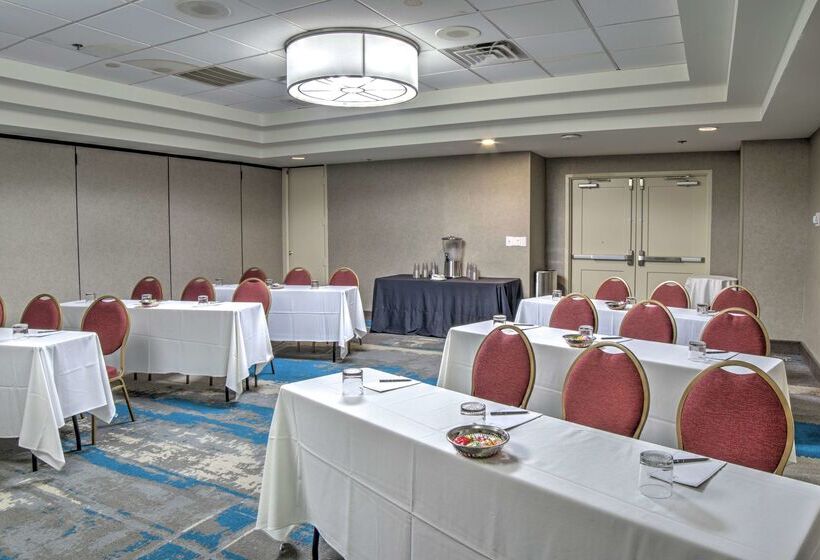 فندق Embassy Suites By Hilton Indianapolis North