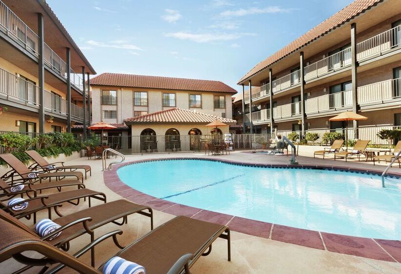 בית מלון כפרי Embassy Suites By Hilton Lompoc Central Coast