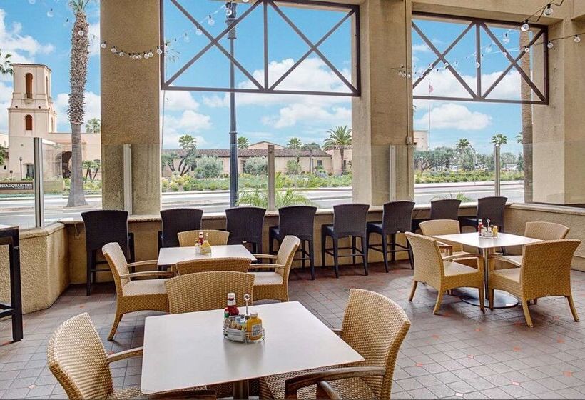 هتل Embassy Suites By Hilton San Diego Bay Downtown