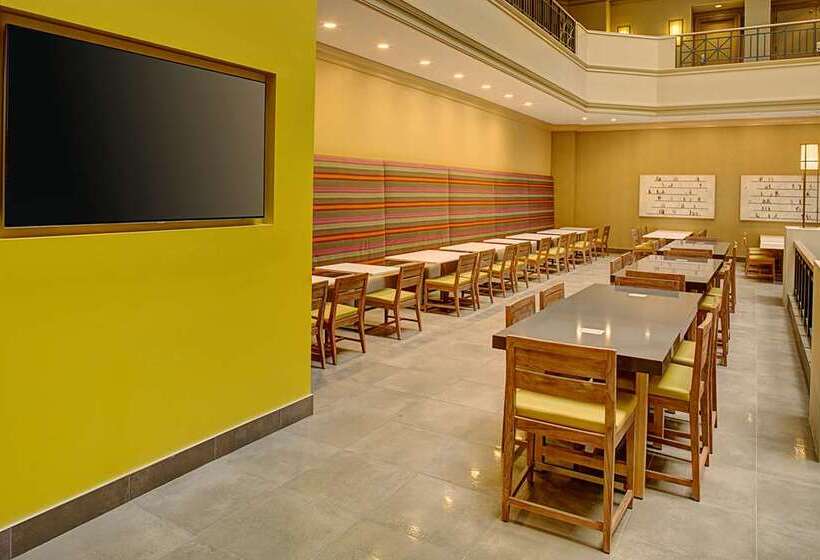 هتل Embassy Suites By Hilton San Diego Bay Downtown