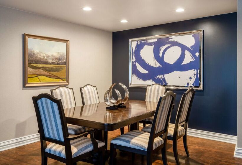 هتل Hilton Dallas Lincoln Centre