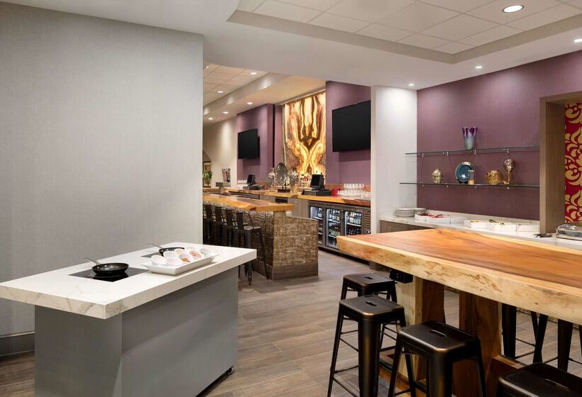 בית מלון כפרי Hilton Fort Wayne At The Grand Wayne Convention Center