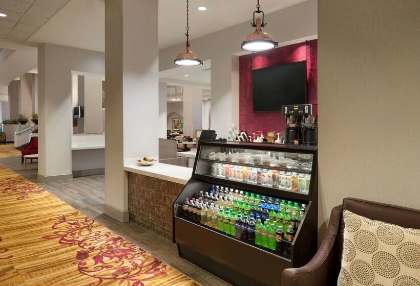 בית מלון כפרי Hilton Fort Wayne At The Grand Wayne Convention Center