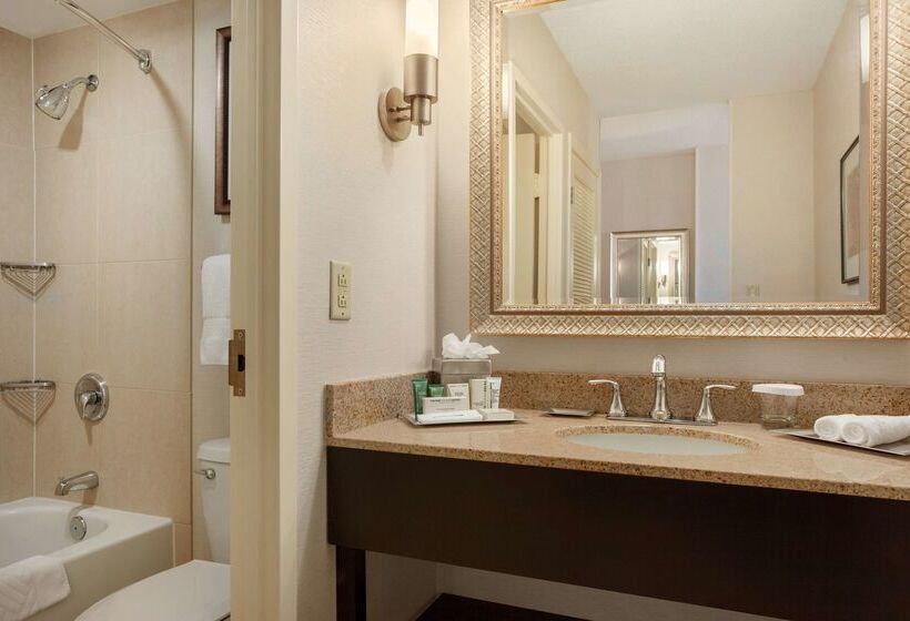 בית מלון כפרי Hilton Fort Wayne At The Grand Wayne Convention Center