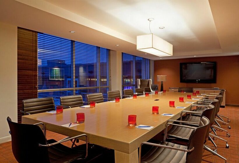 هتل Indigo Boston - Newton Riverside