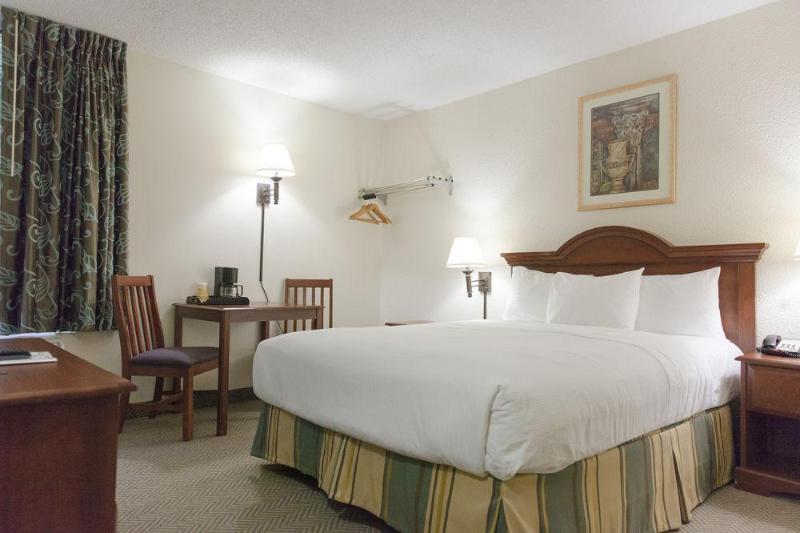هتل Inns Of Virginia Arlington