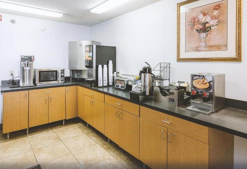 Отель Key Inn Roseville