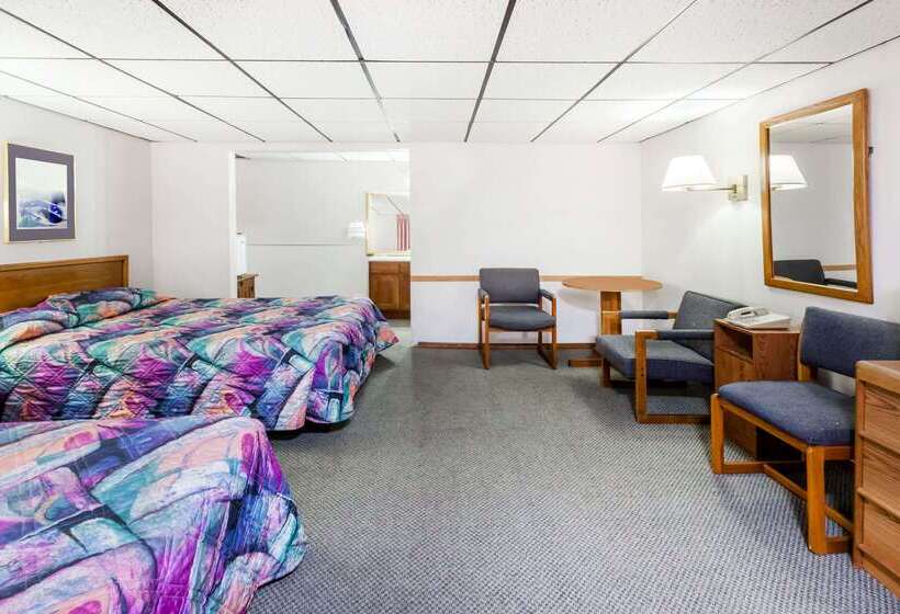 هتل Knights Inn Mackinaw City